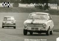 Friedrich Tonne beim Hansapokal-Rennen 1966 mit seinem Glas 1304 TS in der Nordkehre vor Prinz Leopold von Bayern im Mini.